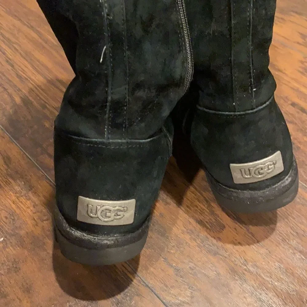 UGG AUSTRALIA: SUMNER BLACK BOOT size 7 . THE IDEAL ACCESSORY TO MINIMALIST GUC